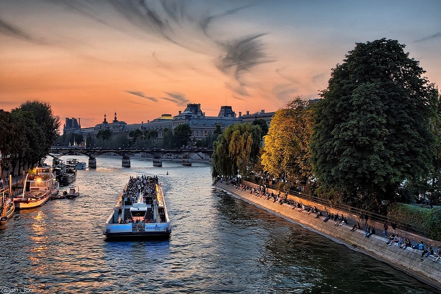 cruise on the seine